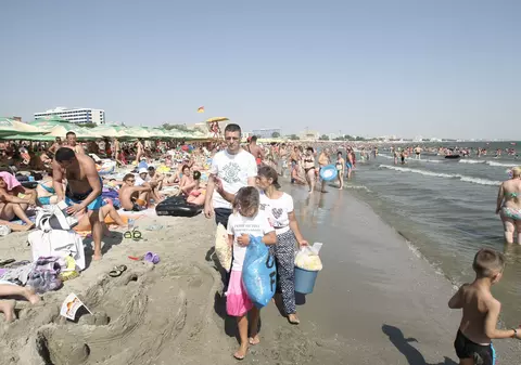 Cu un prosop și mult tupeu, hoții din Mamaia pot jefui un turist în câteva secunde. ”Ursulețul” e regele plajei