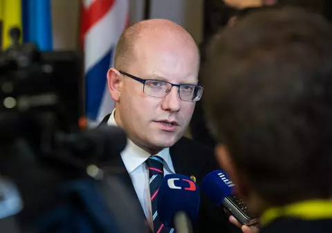 Premierul Cehiei propune formarea unei armate a Uniunii Europene