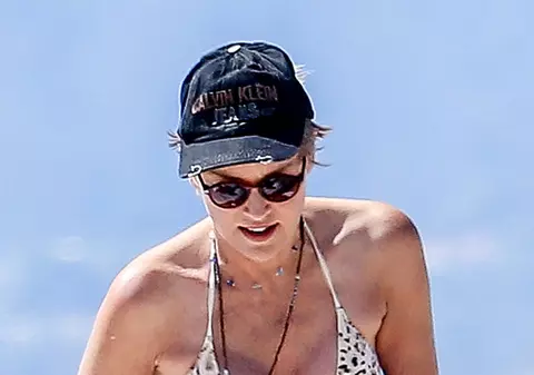 Sharon Stone a comis-o iar! A fost surprinsă cu sfârcul la vedere în Veneția| FOTO