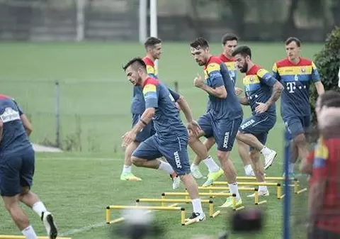 România - Muntenegru. Atenție, cad tricolori! Un stelist s-a accidentat și a părăsit cantonamentul. Vătăjelu, convocat