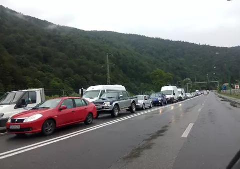 Trafic blocat pe Valea Prahovei. Mii de turiști se întorc spre București