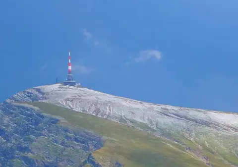 Vremea a luat-o razna! A nins în luna august, în România