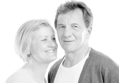 O mamă de 80 de ani își împiedică fiica de 53 de ani să se bucure de dragoste