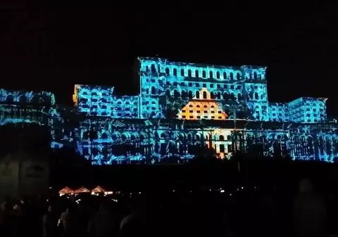 Spectacol impresionant de lumini şi proiecţii, la iMapp Bucharest. Ce s-a văzut pe faţada Palatului Parlamentului / FOTO&VIDEO