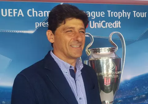 Miodrag Belodedici a prezentat la Iaşi trofeul UEFA Champions League