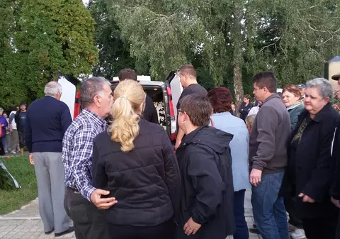 Trupul neînsuflețit al lui Ioan Gyuri Pascu, depus la capela din Agnita. Fosta dirigintă: „Să știi, Gyuri, că noi toţi te iubim” / FOTO&VIDEO