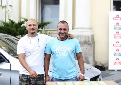 EXCLUSIV/ Mezinul a devenit mâna lui dreaptă după ce au pierdut alt frate. Fotografii în premieră cu Puya și fratele său cel mic!