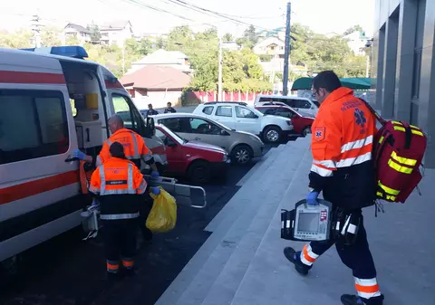 Muncitor mort după ce a căzut de pe schelă. Scene șocante la Iași