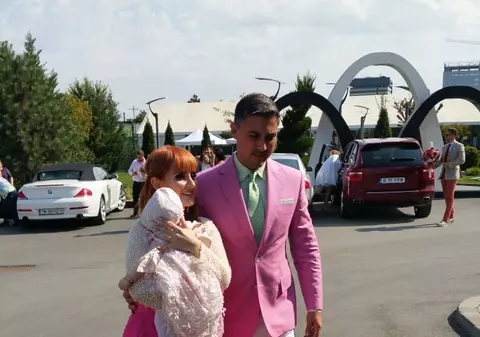 FOTO EXCLUSIV / Alina Sorescu și Alexandru Ciucu și-au creștinat fetița. Primele poze de la botezul Anei Raisa
