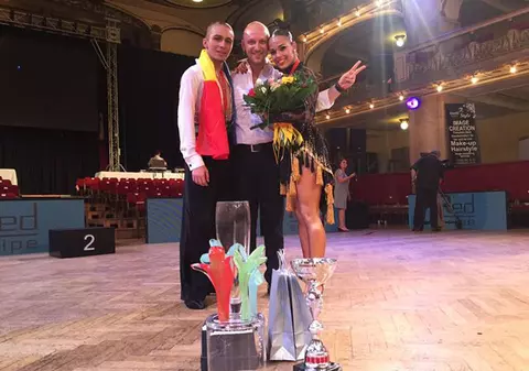 Românii au luat tot aurul din Praga în paşi de dans latino-american / VIDEO