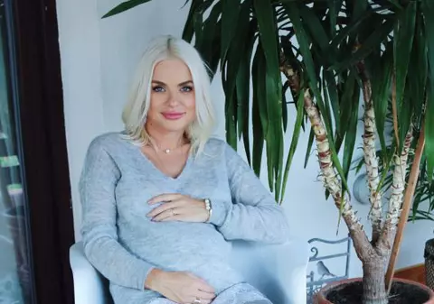 EXCLUSIV/ Jojo a luat-o pe urmele Valentinei Pelinel. Se antrenează din greu ca să nască natural