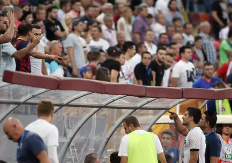 Daniel Niculae - vânat! Alibec s-a înjurat cu suporterii Stelei, Săpunaru a refuzat să dea autografe pe un tricou roș-albastru! | FOTO&VIDEO