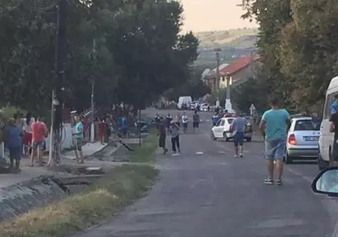 Accident grav în Galaţi. Doi copii, spulberaţi de o maşină pe marginea drumului VIDEO