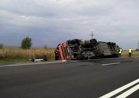 Tată și fiu au murit împreună într-un carambol sângeros, pe DN5