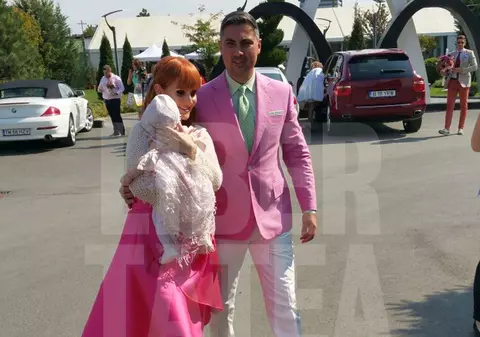 VIDEO EXCLUSIV / Alexandru Ciucu a adus apă din Iordan pentru botezul fiicei sale! Alina Sorescu a uimit preotul în biserică