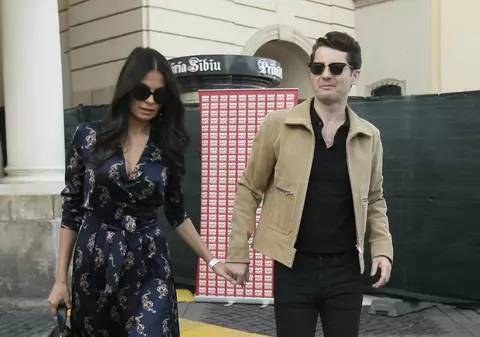 Adi Sînă este la înălțime! Poartă tocuri de divă