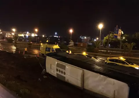 Accident în Barcelona. Un autocar plin cu turiști s-a răsturnat pe o șosea. 24 de persoane au fost rănite