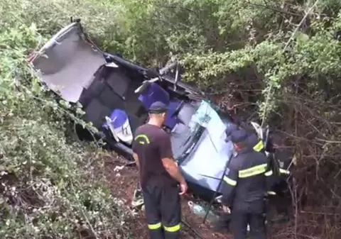 Un bătrân de 78 de ani a rămas blocat timp de cinci zile în mașină, în urma unui accident