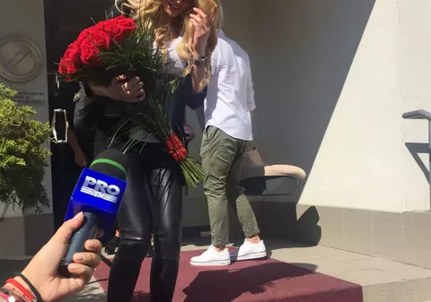 Primele imagini cu toți trei! Victor Slav și Bianca Drăgușanu și-au dus fetița acasă!