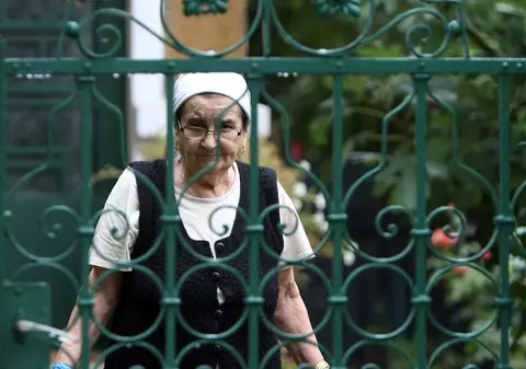 EXCLUSIV / Povestea bunicuței TVA. O pensionară din Drumul Taberei e călcată periodic de Fisc, dar nu are nicio firmă