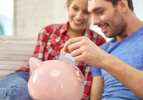 Toamna se numără... economiile. Cum să pui ban pe ban, fără să-ţi privezi familia de toate cele necesare