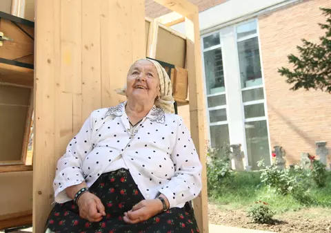 Meşterii populari, asaltaţi de comenzi de la clienţi, la târgul din Muzeul Ţăranului: ”De-amu, ce să grăiesc? Măsurăm şi facem ţenti!”