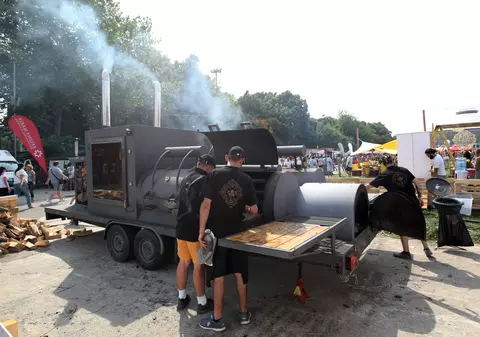 Bucharest Street Food Festival. Aşa arată cel mai mare grătar mobil din România