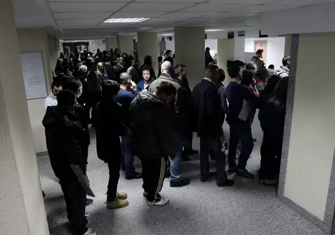 Programul de vineri al instituțiilor publice. De ce funcționarii ”rup ușa” vineri la prânz