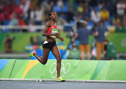 Jocurile Olimpice. Kipyegon a făcut rost de neon! Medaliata cu aur de la 1.500 de metri a adus lumină în satul natal