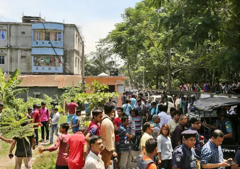 Un bărbat i-a tăiat mâna soției sale, după ce aceasta a început să meargă la școală fără permisiunea sa