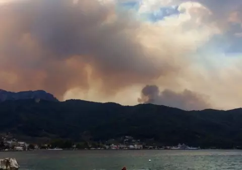 Incendii în Thassos | Cabral și soția sa se află pe insula elenă. Ce planuri au | FOTO