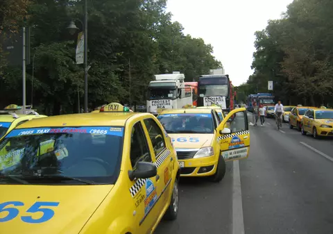 Transportatorii renunță la protest, după ce liderii lor s-au înțeles cu ASF