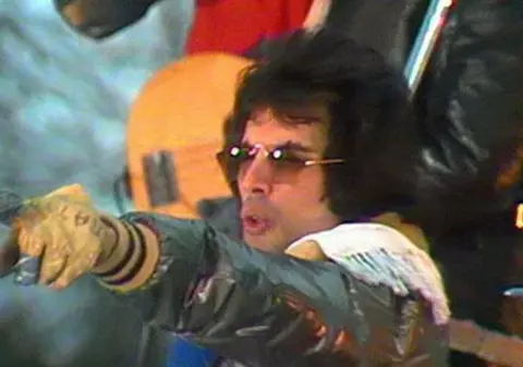 Piesa ”We Will Rock You”, pe primul loc în topul cântecelor care generează dependenţă