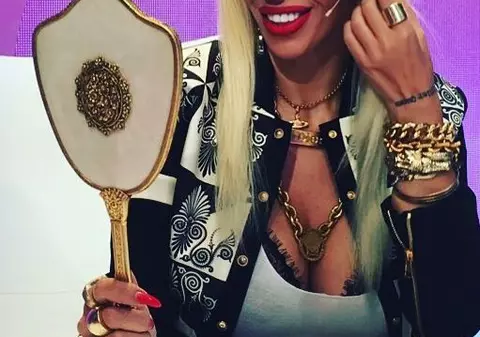 Raluca Bădulescu, o mireasă cu rochie de 15 kilograme. Ţinuta a fost creată de Cătălin Botezatu