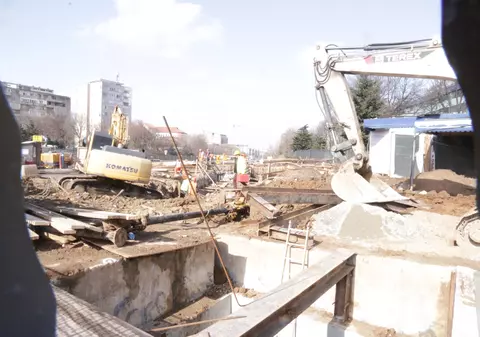 Șantierele, stropite cu alge marine, să nu mai facă praf