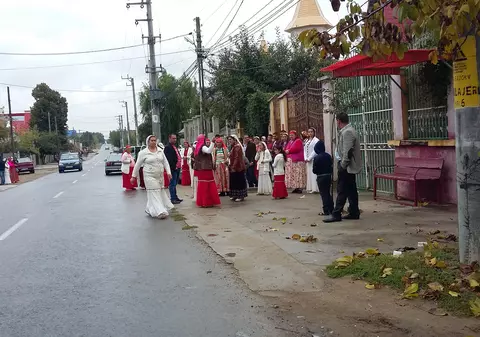 Scandal între romii din Ivești! A drogat-o și a furat-o pe nepoata bulibașei