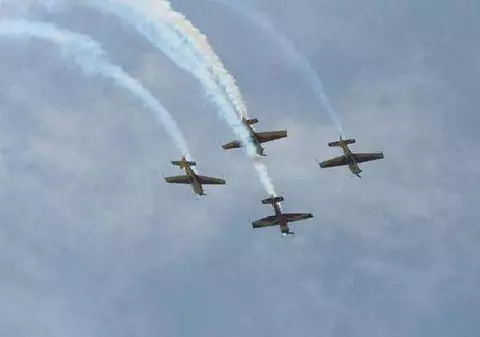 Piloții acrobați, parașutiștii și scafandrii au făcut spectacol la AeroNautic Show / GALERIE FOTO