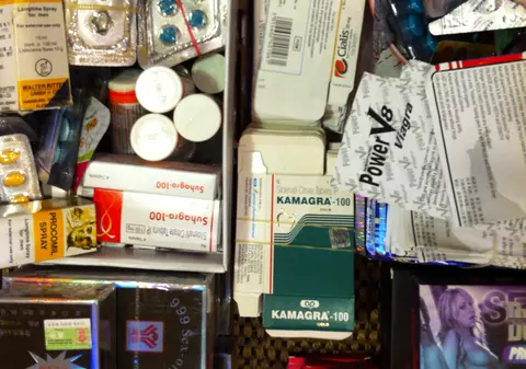 EXCLUSIV / Românii se îndoapă cu ”suplimente” contrafăcute. Tone de anabolizante injectabile și milioane de tablete pentru potență intră ilegal pe piața românească