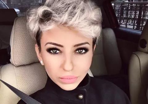 VIDEO EXCLUSIV/ Giulia a ratat toate reuniunile de clasă. Și-a lăsat cu buza umflată colegii din 3 licee