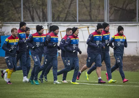 Kazahstan - România (marţi, ora 19.00, TVR 1). Tricolorii, antrenament în Astana cu căciulile pe frunte