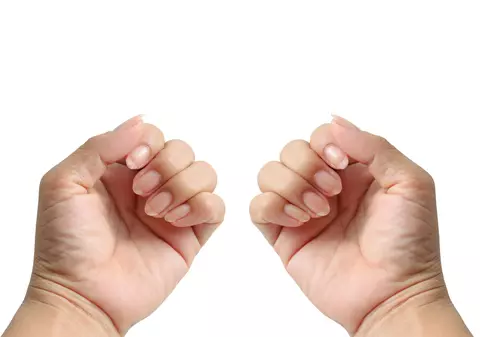 Unghii casante, cu striații, exfoliante? Avem soluții!