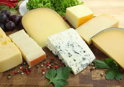 De ce este bine să mănânci brânzeturi maturate. Vezi ce spun nutriționiștii