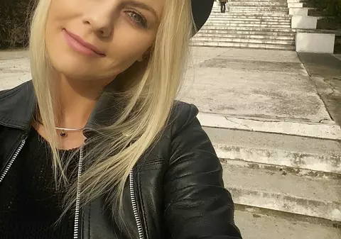 Adina lansează single-ul și videoclipul "Ely”! Ce "țeapă" și-a luat artista la filmări!/VIDEO