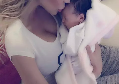 Fiica Biancăi Drăgușanu deja a crescut. Vedeta a fost nevoită să îi cumpere alte haine