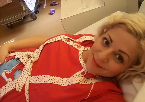 Cântăreața de muzică populară Carmen Cornaci a născut