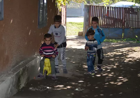 De la Alep la Buzău, în luptă cu sărăcia! Copiii războiului din Siria supraviețuiesc cu greu în România