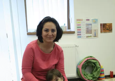 Povestea unui copil așteptat 10 ani. Diagnosticată cu autism, micuța Ines nu a scos nici un sunet timp de 6 luni