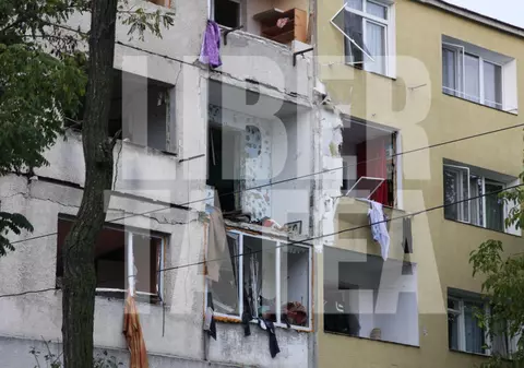 UPDATE | Explozie în Bistrița, într-un bloc de locuințe. 9 persoane au ajuns la spital, 100 de locatari evacuați | VIDEO