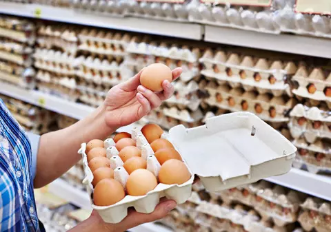 Ouă cu Salmonella retrase de pe piaţă în Covasna