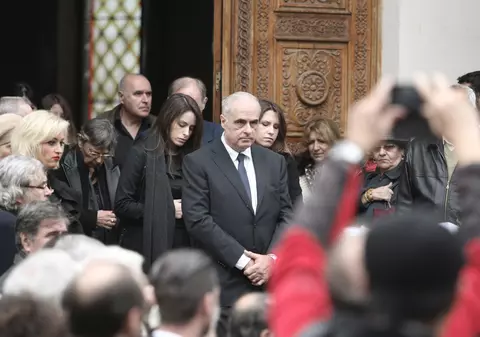 Radu Campeanu a fost înmormântat. Ce frumoase și triste sunt nepoatele fostului politician/ FOTO EXCLUSIV